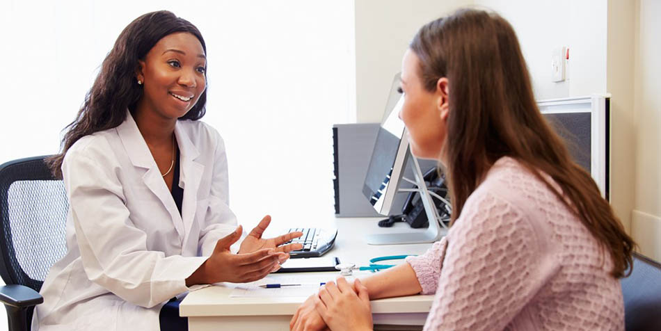 A woman meets with her doctor.